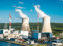 维修工人穿越的空间里